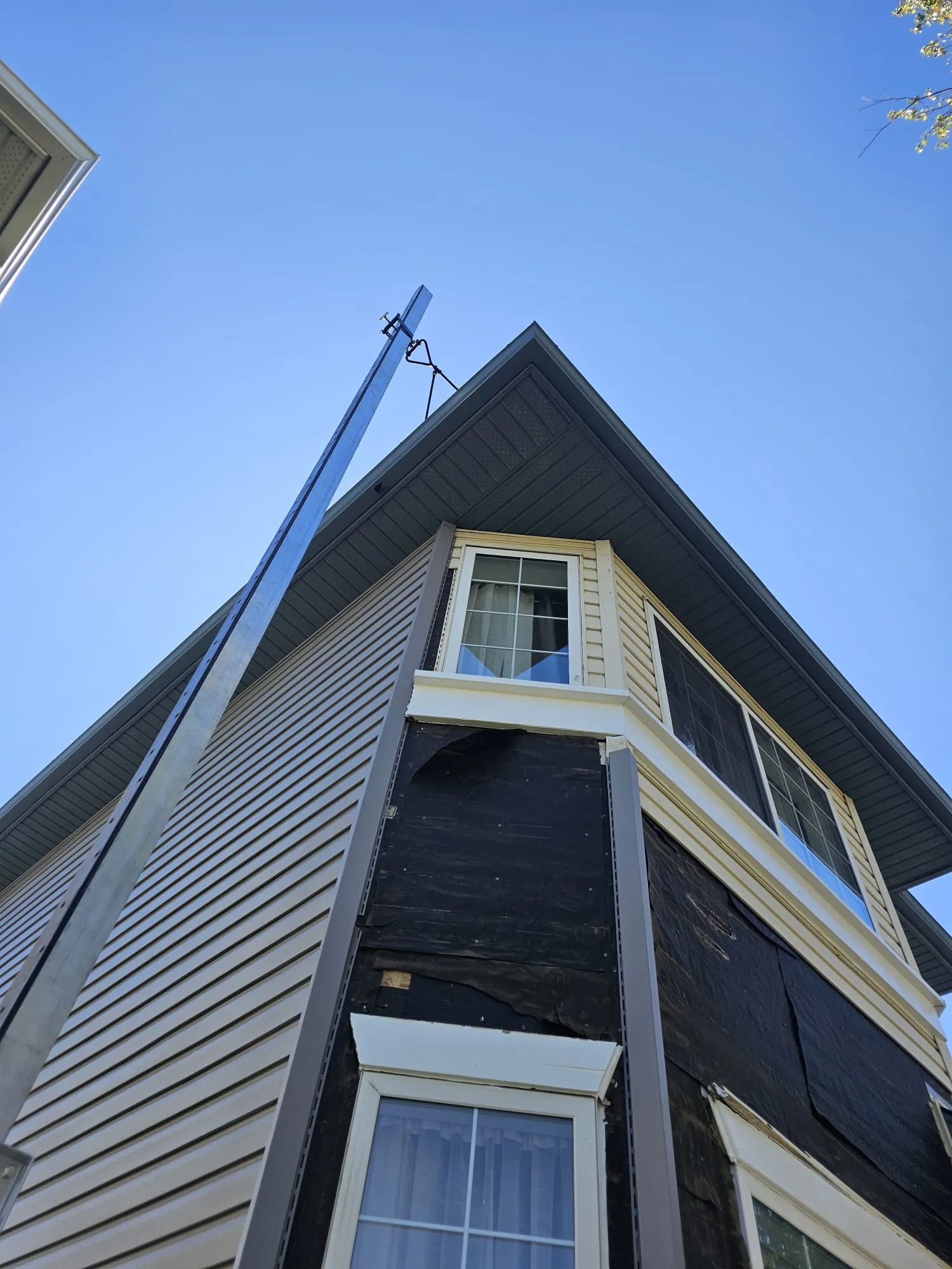 Eavestroughs in Calgary by 7 Lucky Enterprises